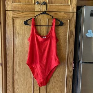 RED H&M BODYSUIT